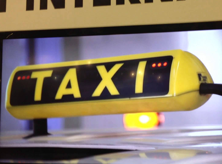 Опознавательный знак "Такси"