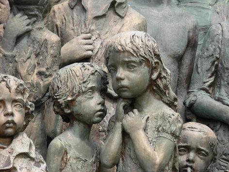 фото памятники детям войны 