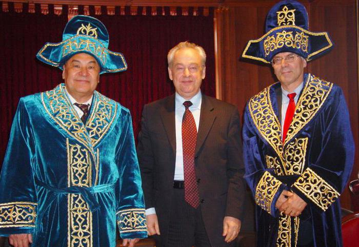 казахский национальный костюм фото женский и мужской