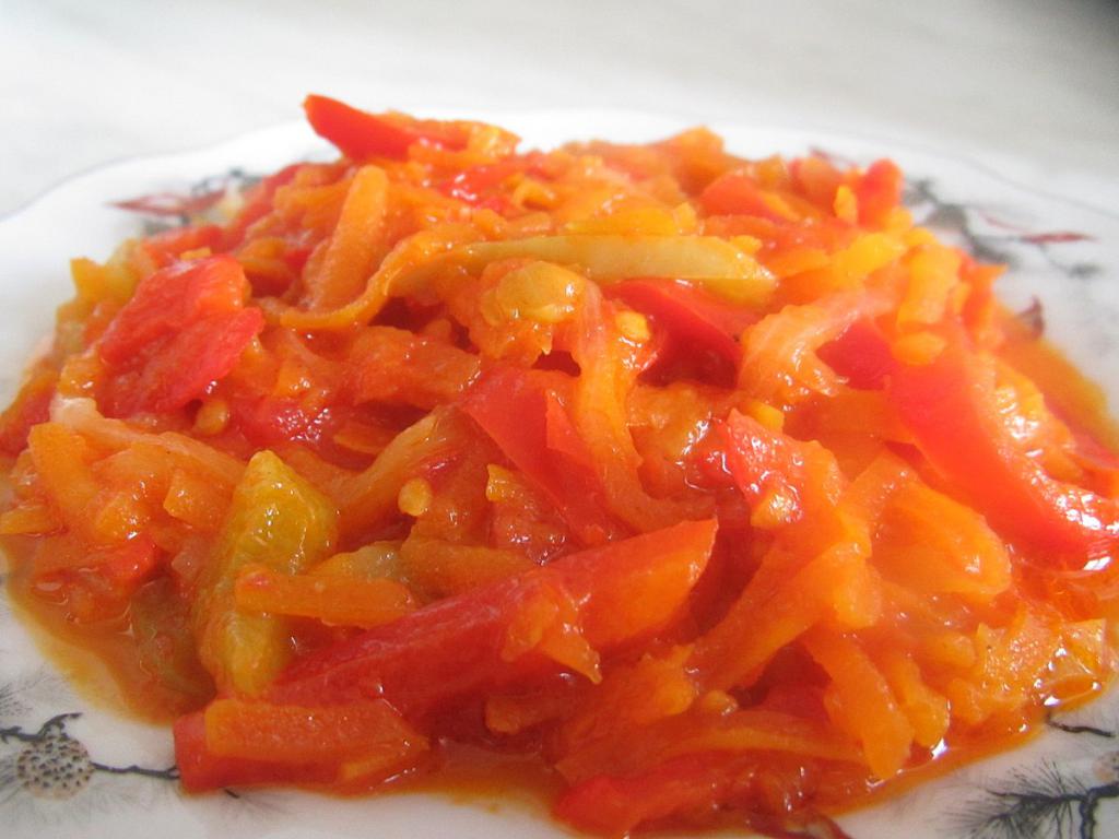 Лечо из болгарского перца с помидорами