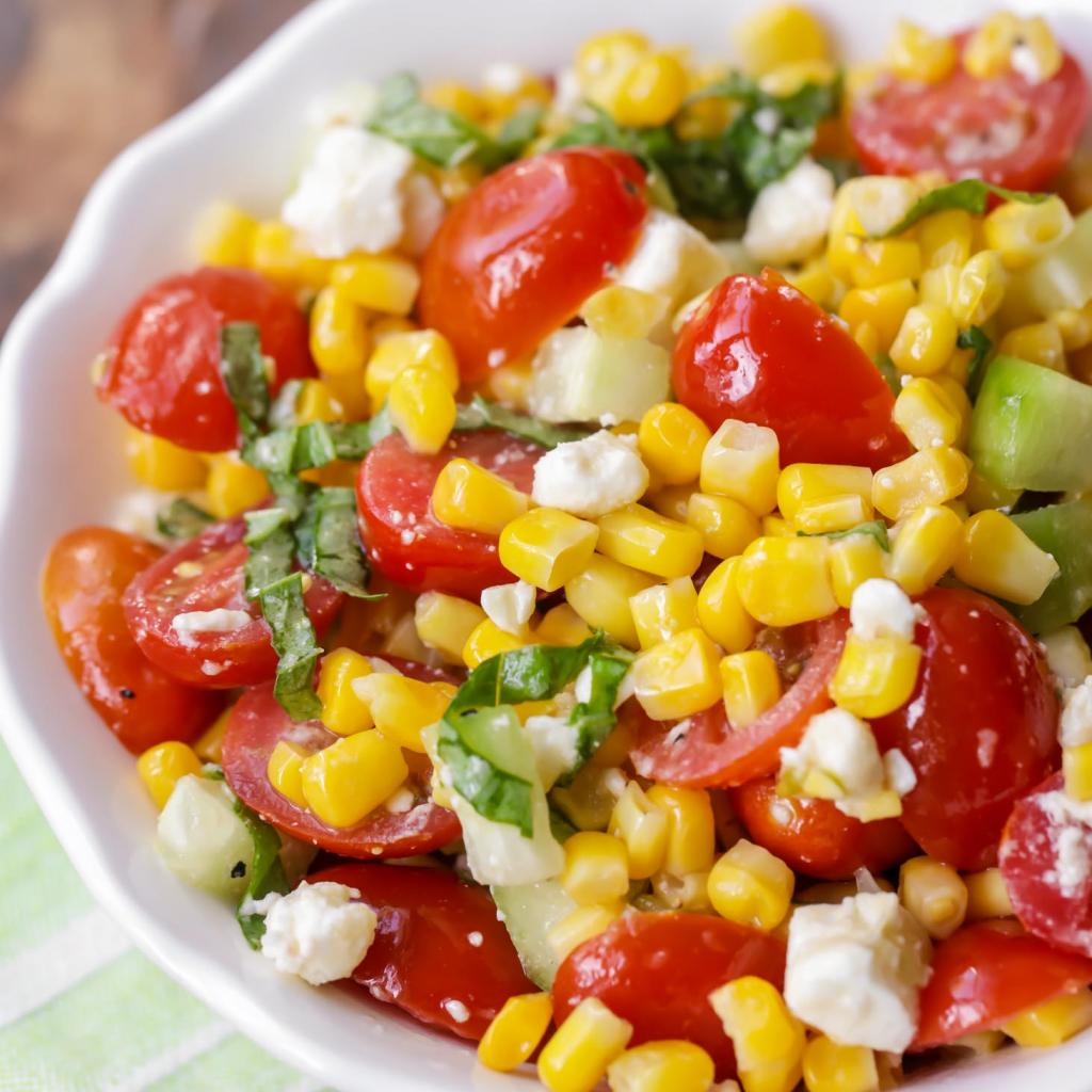 Вкусный салат с консервированной кукурузой: рецепты приготовления