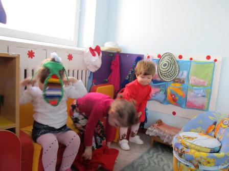 Уголок ряженья в детском саду фото