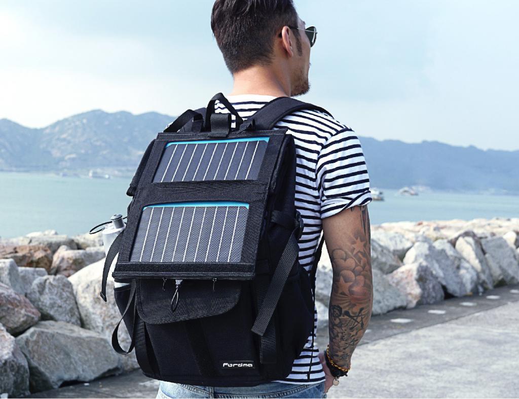 Солнечные батареи на рюкзаке