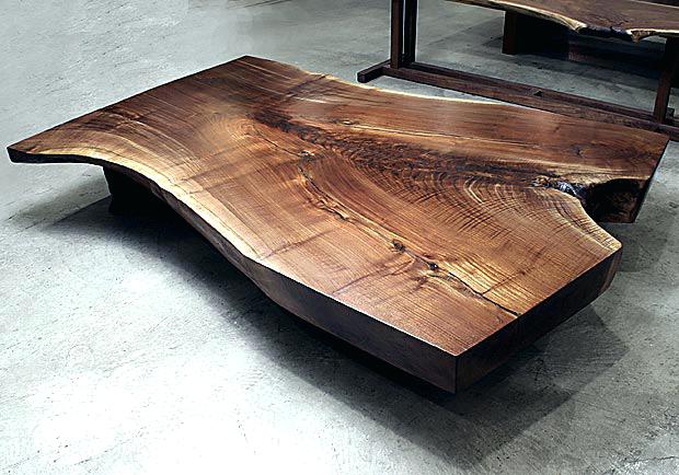 Деревянный стол из массива