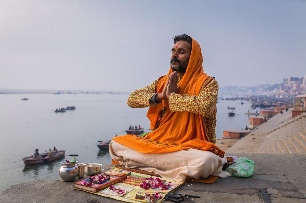 Медитация Садху на берегу Ганга