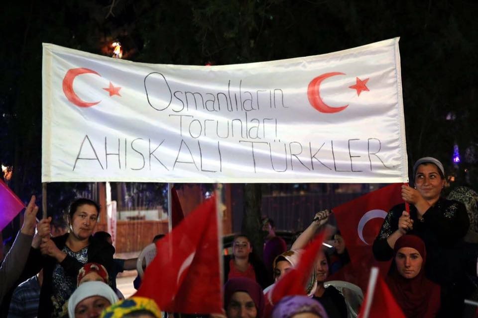 Мирная демонстрация турок ахысок