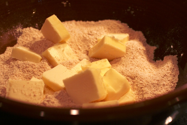 Как приготовить песочный пирог с брусникой