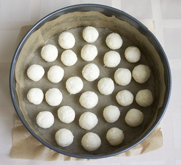 Необычный пирог с творожными шариками: рецепт