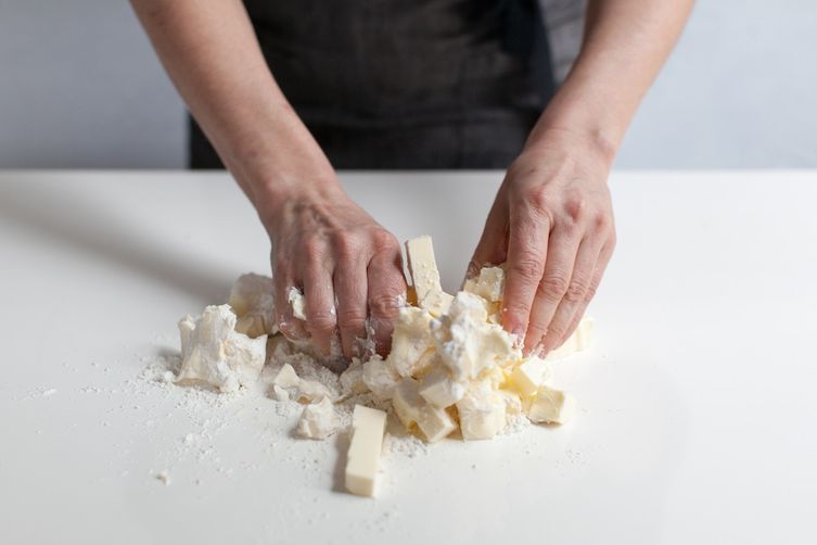 Как приготовить слоеное бездрожжевое тесто своими руками