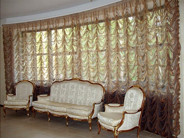 Французские шторы в гостиной