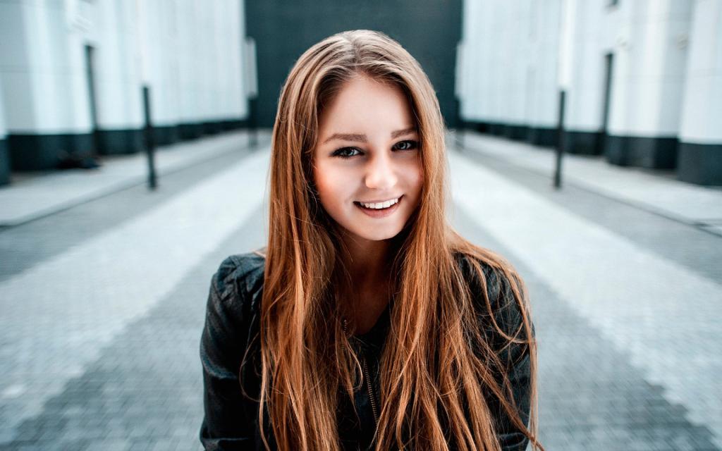 улыбающаяся девушка