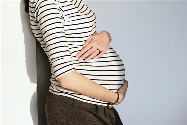 Беременная женщина, живот
