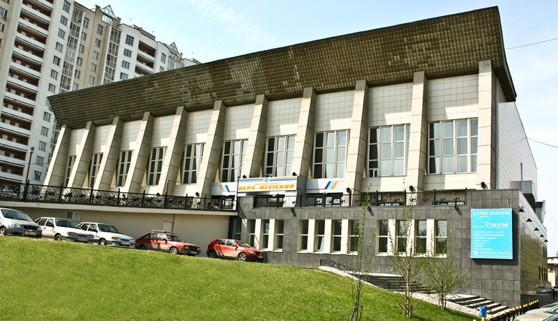 здание бассейна ВИЗ Екатеринбург
