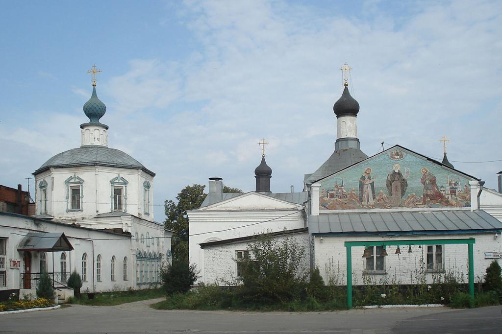 Троицкий собор и Сергиевская церковь
