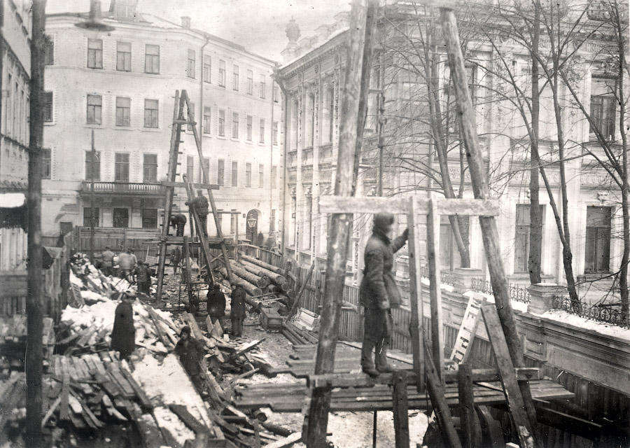 Начало строительства мотро в Москве