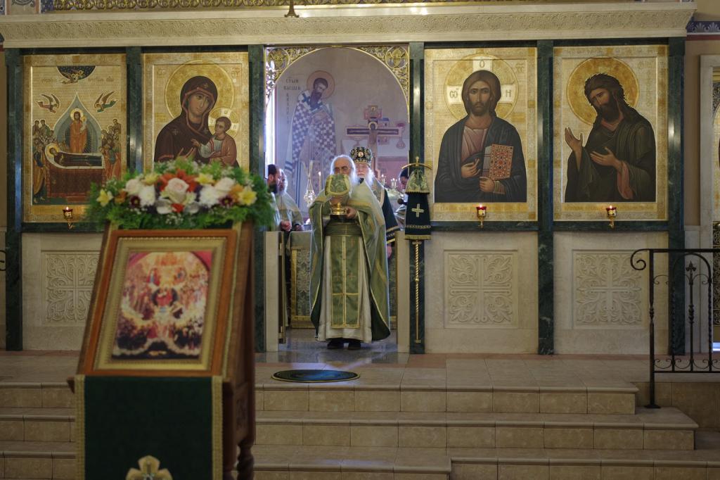 Служба в православном храме