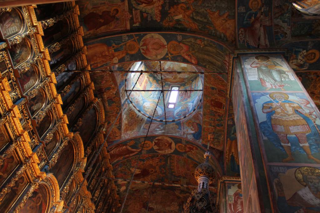 Зал православного храма
