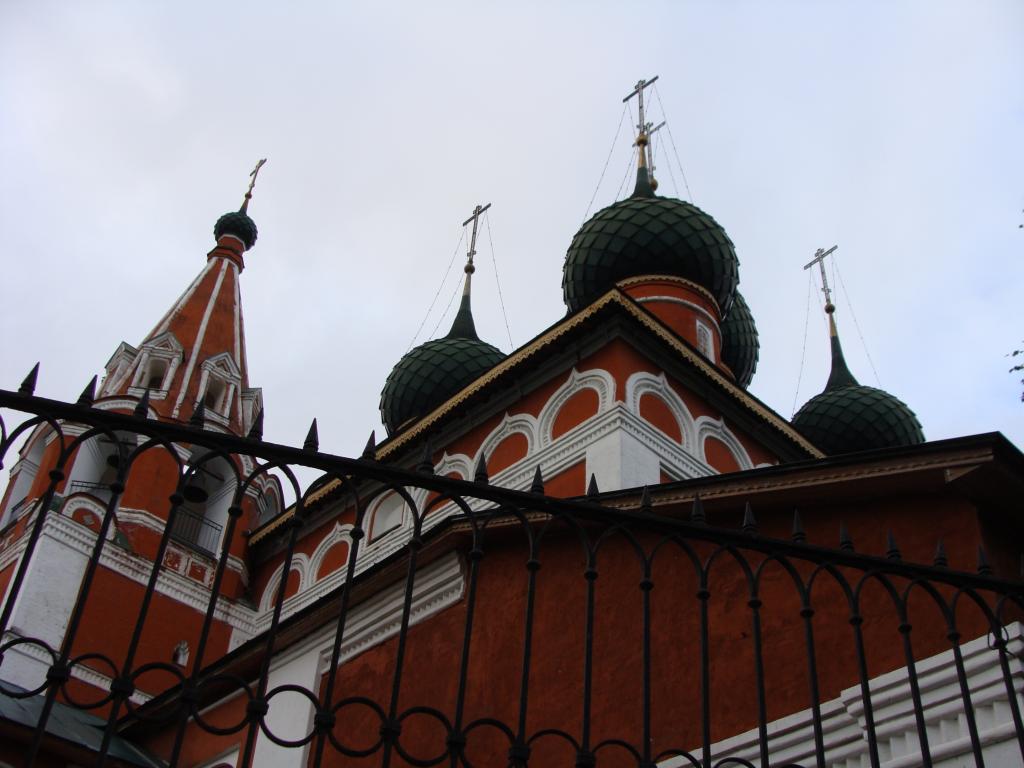 Красный православный храм