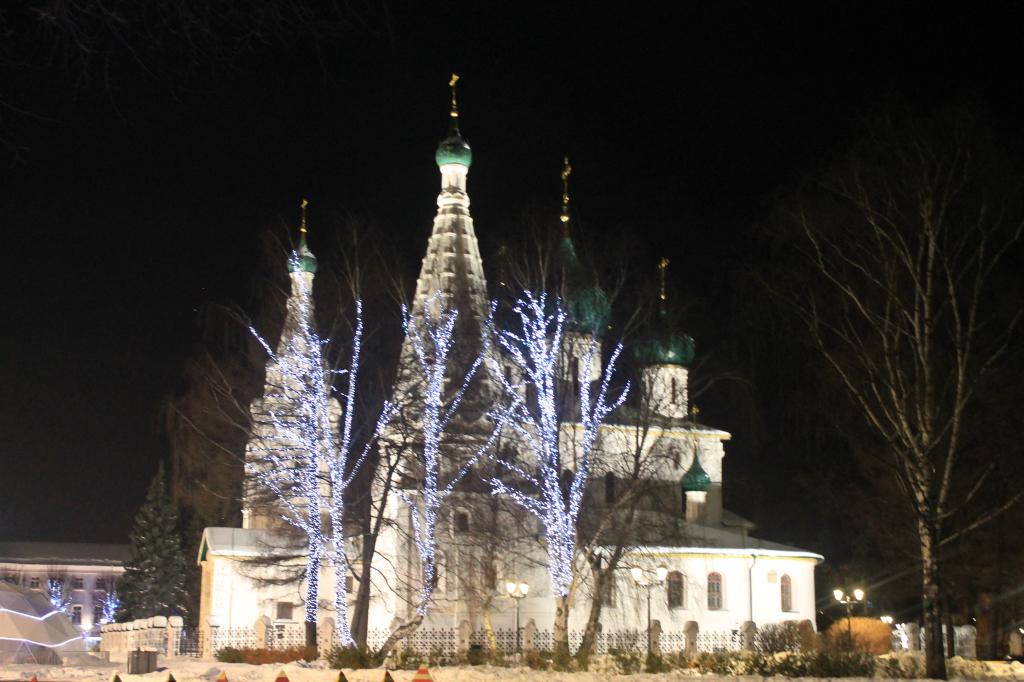 Православный храм ночью