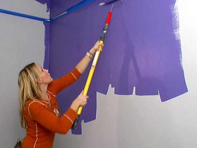 красить стены