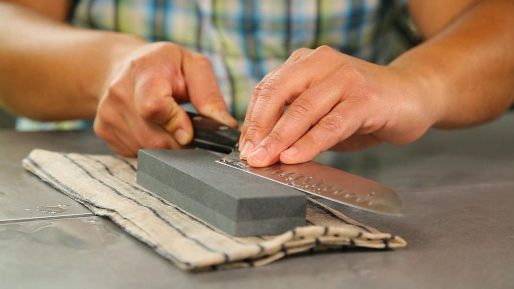 Как правильно заточить кухонный нож? Способы и приспособления для заточки кухонных ножей