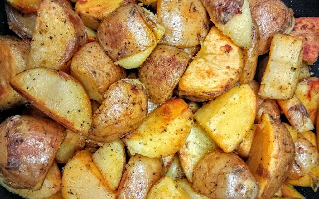 Пикантный картофель по-деревенски
