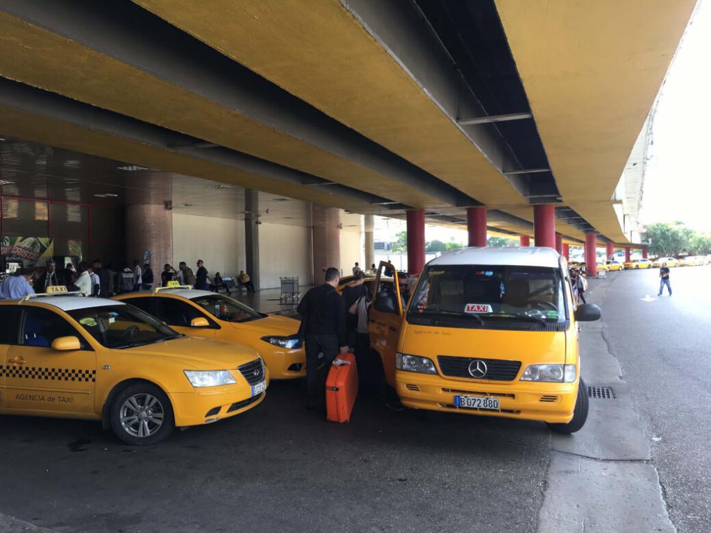 Такси в аэропорту