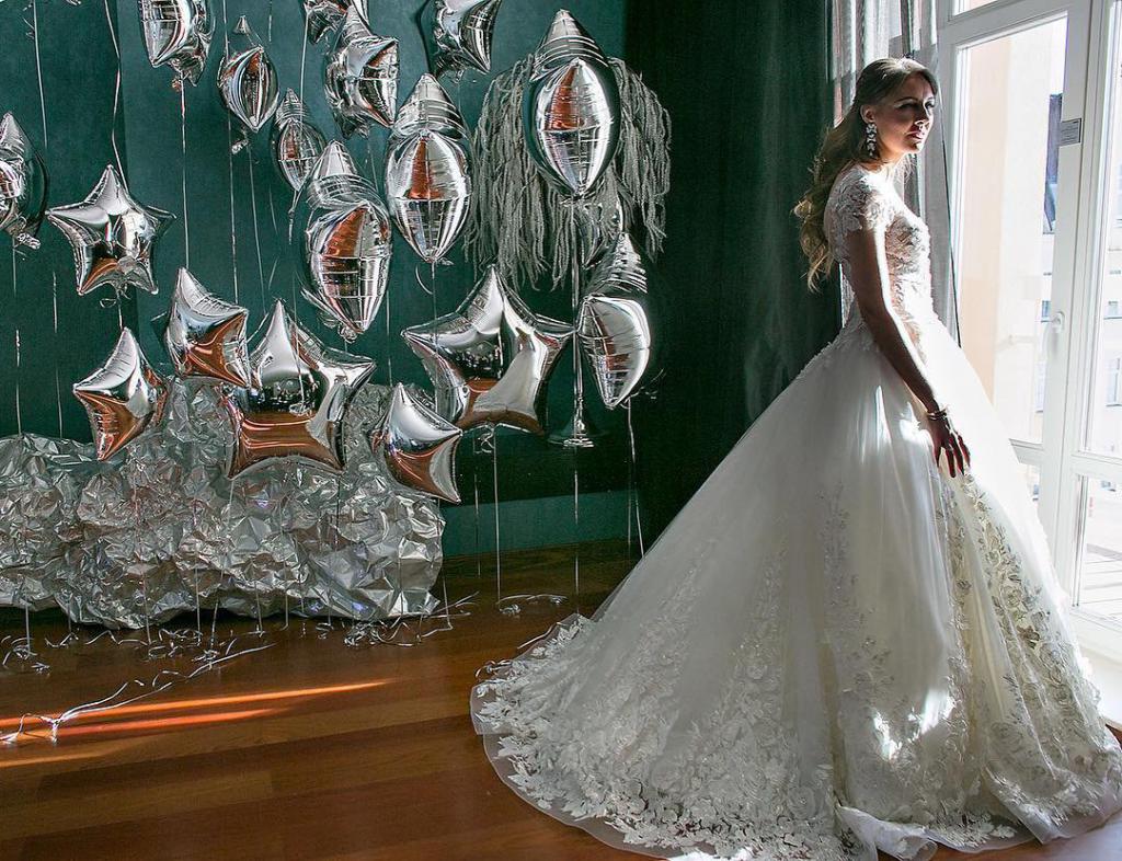Алина Моносова в свадебном платье