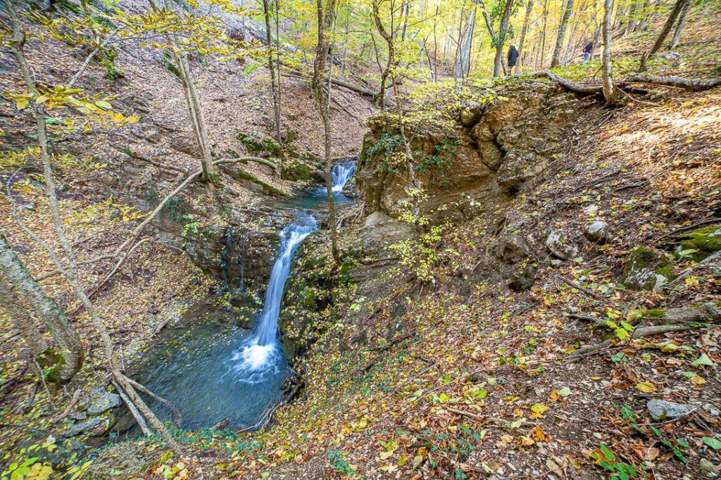 водопад головкинского осенью