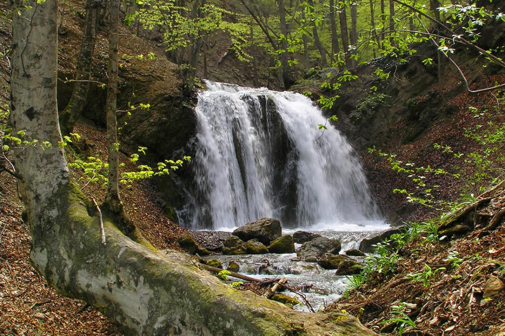 водопад головкинского весной