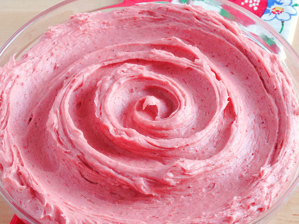 Как сделать цветной крем для торта из натуральных красителей