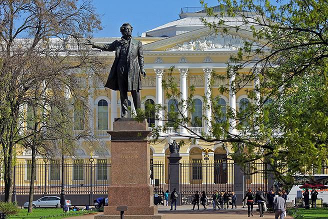памятник Пушкину в Петербурге 