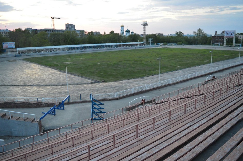 Футбольное поле стадиона Динамо в Нижнем Новгороде