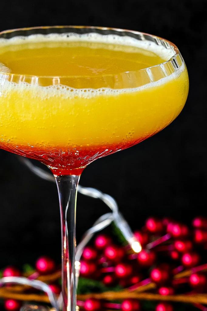 Алкогольные коктейли с гренадином: состав, дополнительные напитки и процент смешивания