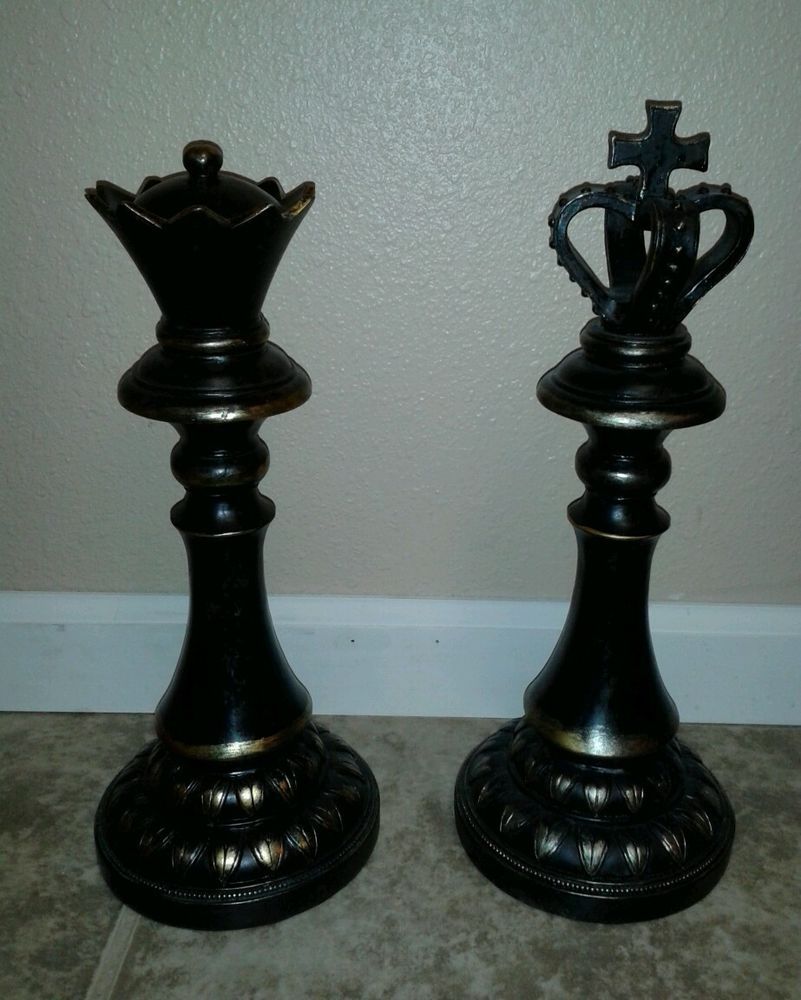где стоит король и королева в шахматах