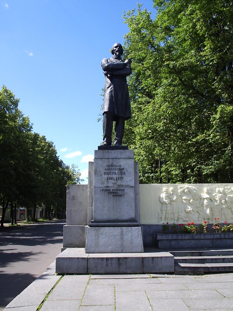 Памятник Николаю Алексеевичу Некрасову