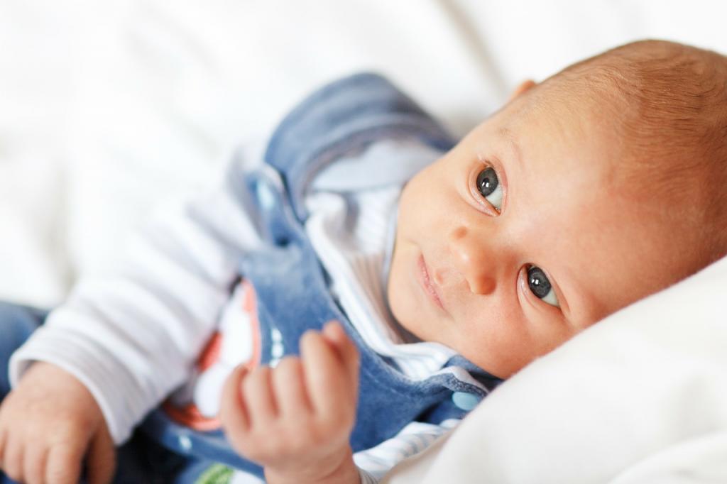 Новорожденный икает после еды: причины, методы борьбы, профилактика
