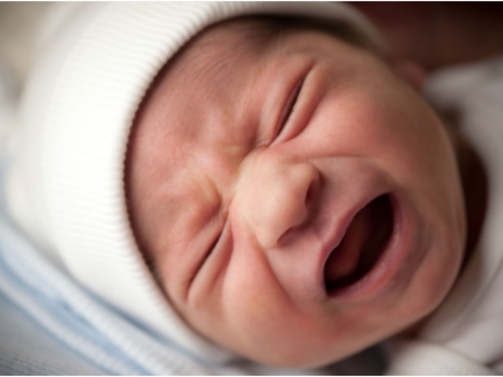 Новорожденный икает после еды: причины, методы борьбы, профилактика