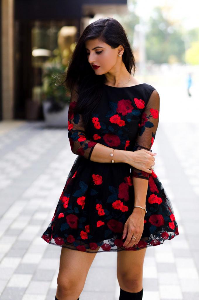 Черное платье. Цветы