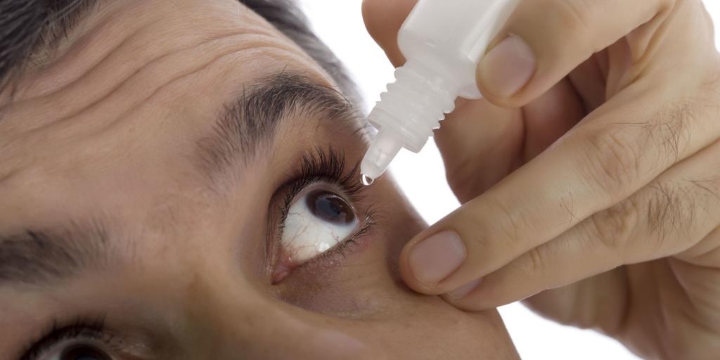 Капли для глаз как часть медикаментозного лечения
