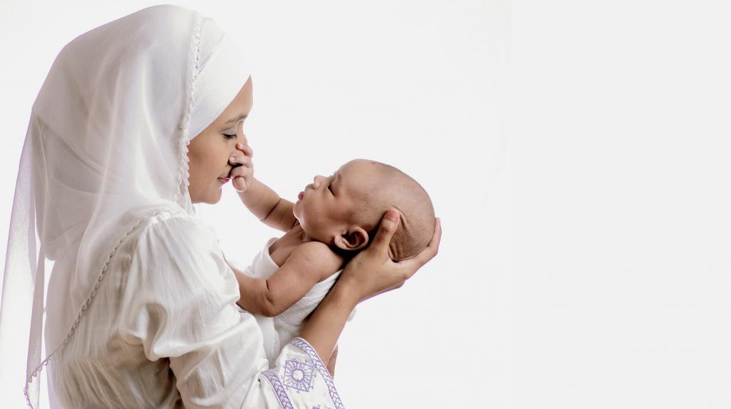 мусульманский младенец с мамой