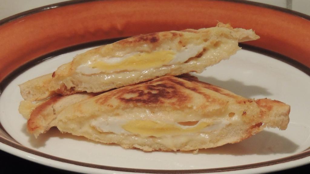 Бутерброд с яйцом и сыром