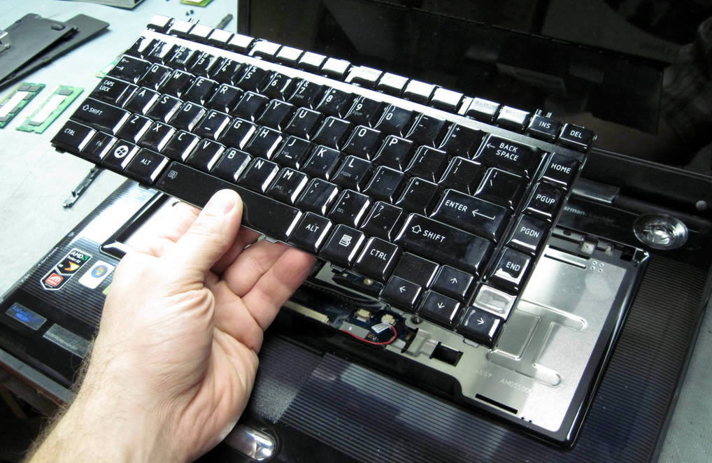 Снятие клавиатуры