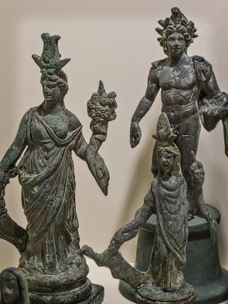 Лары и пенаты – древнеримские хранители домашнего очага
