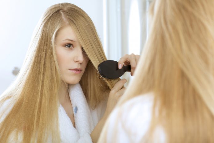 Красим волосы в домашних условиях самостоятельно: советы экспертов и техника нанесения