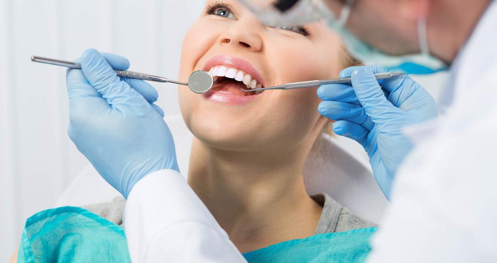 стоматолог в клинике бобер
