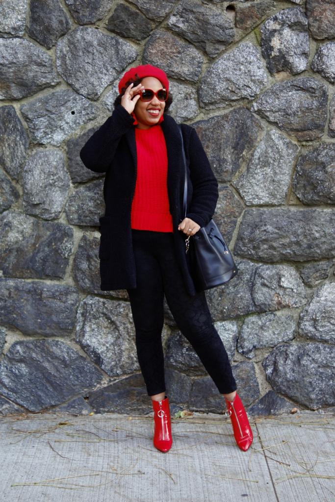 С чем носить красные сапоги: одежда и аксессуары