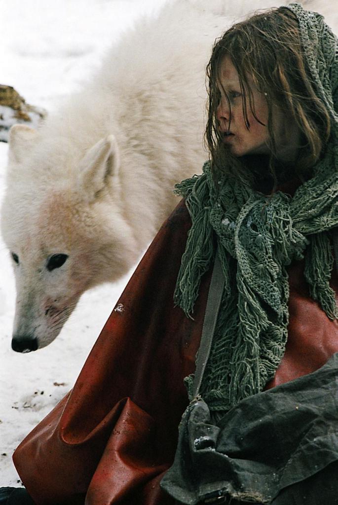 девочка с белым волком