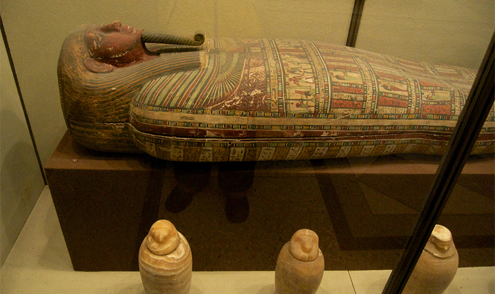 Экспонаты зала истории древнего Египта
