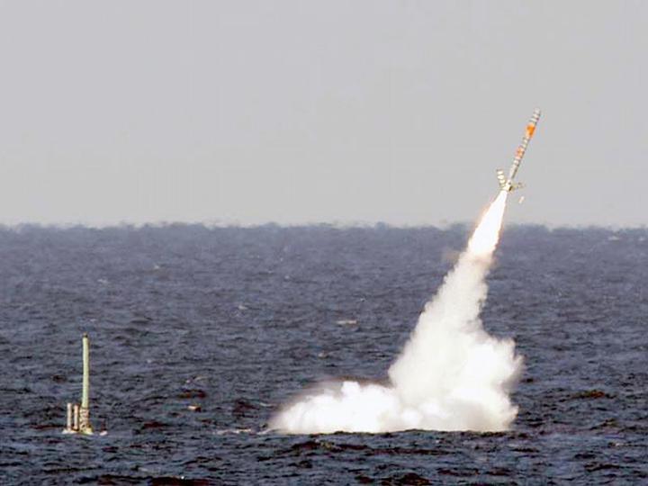 Запуск ракеты "Гарпун" с подводной лодки